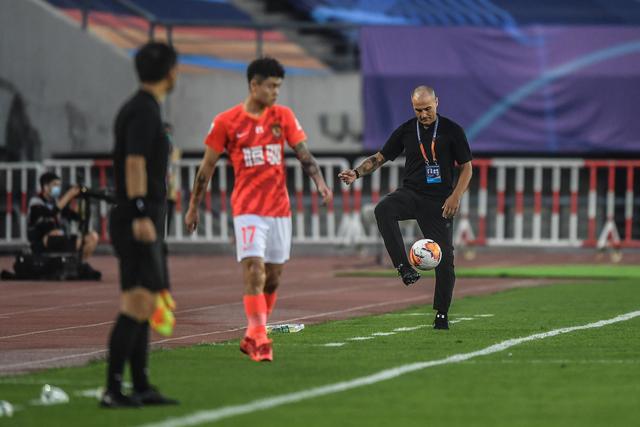 记者：吉马良斯不会如伊萨克那样为离队而逼宫 纽卡估价约1亿镑